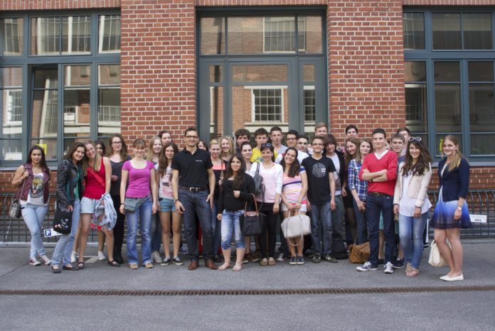 Schüler im Chefsessel Schüler im Chefsessel 2013: Wer den besten Aufsatz schrieb, durfte mit auf die Reise (© DIE JUNGEN UNTERNEHMER - BJU)