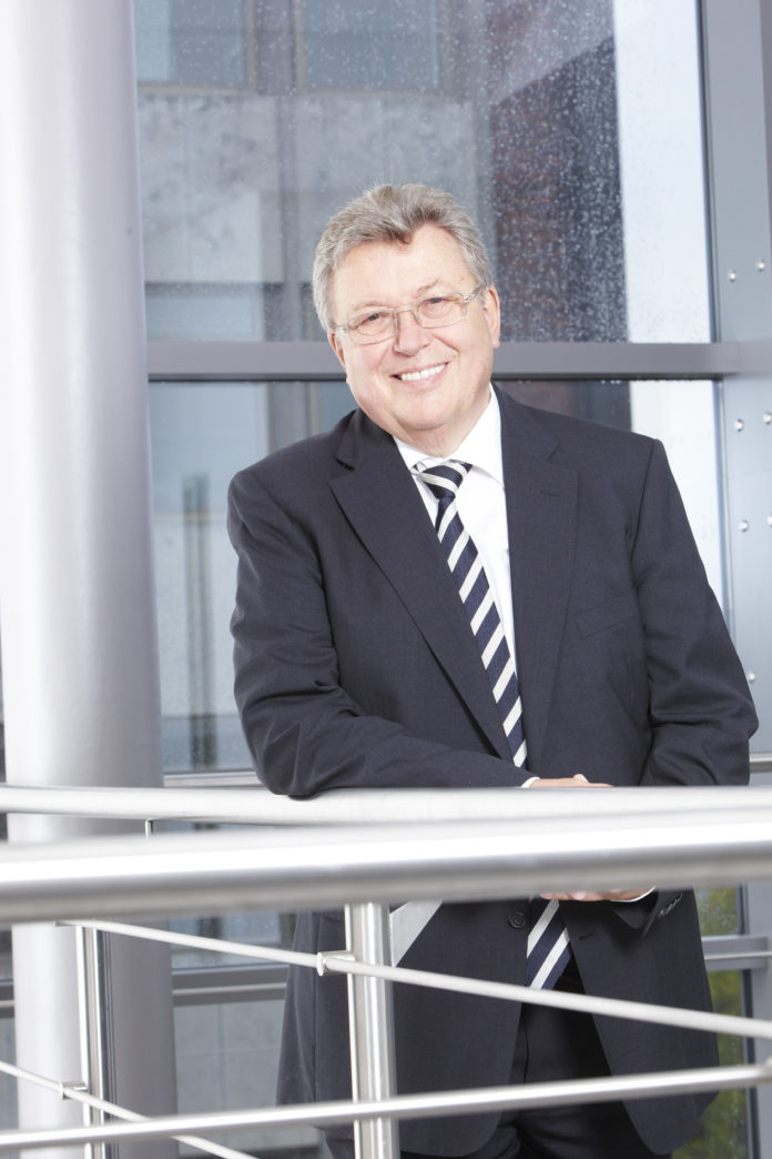 Dr. Reinhold Festge