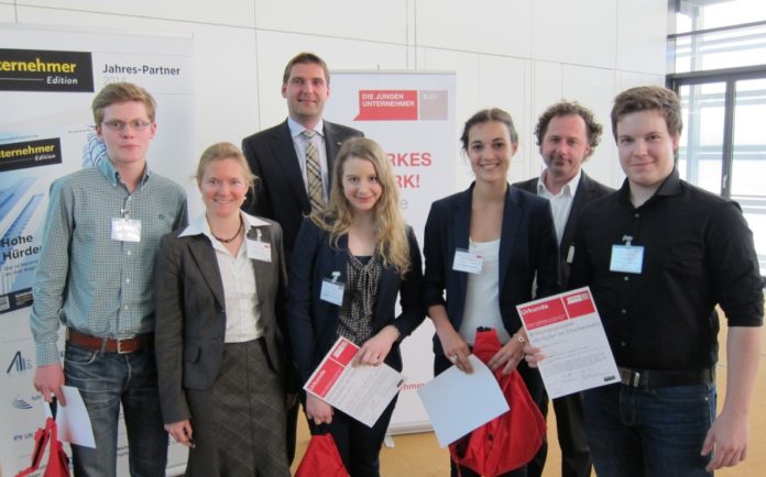 Schüler im Chefsessel 2014 Die Preisträger und Juroren von Schüler im Chefsessel 2014 (© Die Jungen Unternehmer - BJU)