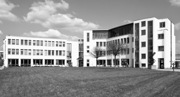 Gebäude der pfm medical AG in Köln: Das Unternehmen beteiligt Mitarbeiter über Aktien.