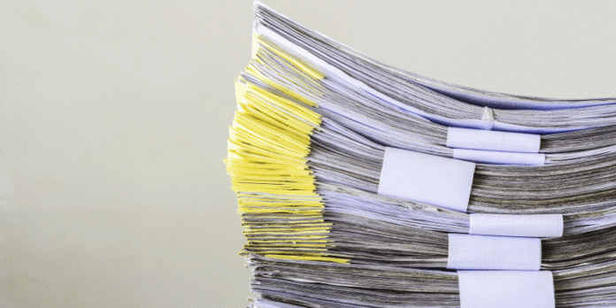 Wider die Bürokratie: Ab Juli 2015 gelten für KMU europaweit neue Grenzwerte. (© Thinkstock/iStock)