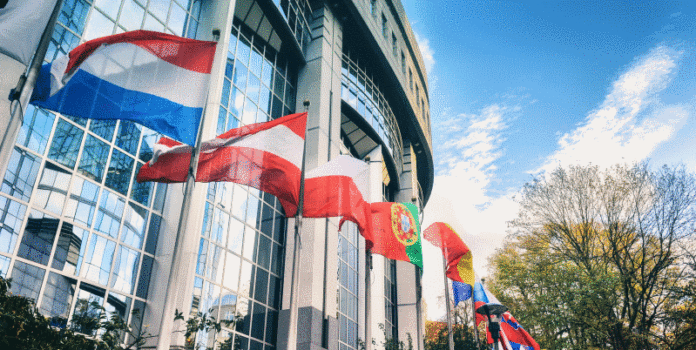 Mehr Kraft für den Wettbewerb: Die EU bietet vielfältige Fördermittel für Unternehmen (© fotolia/Grecaud Paul)