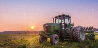 Landwirtschaftliches Gerät: Nach dem jetzigen Gesetzesentwurf soll nur noch produktives Vermögen von der Erbschaftsteuer verschont bleiben (© fotolia/flownaksala)