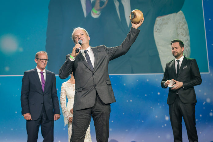 Vaude Stolzer Sieger: Jan Lorch, Geschäftsleiter Vertrieb und CSR bei Vaude, nahm den Greentec Award entgegen (© GreenTec Awards)