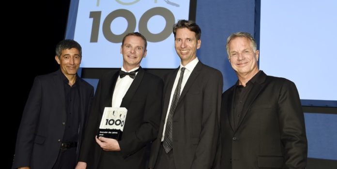 Top 100 Einer der Top 100: Fiagon-Gründer Dr. Timo Krüger (2. v.l.) mit der Jury und Schirmherr Ranga Yogeshwar (© KDBusch/compamedia)