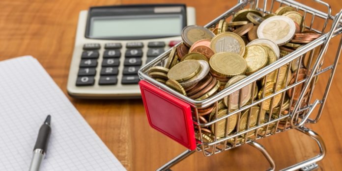 Einkaufswagen gefüllt mit Geld Geld für Finanzierung und Innovation: Die Mittelständische Beteiligungsgesellschaft ist vor allem für kleinere Unternehmen ein fester Partner.