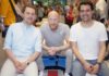 Prominenter Gast: Ex-Bayern Manager Matthias Sammer mit den Keller-Brüdern Jakob und Moritz bei der Eröffnung des neuen Stores.