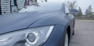 Tesla kauft in Deutschland zu