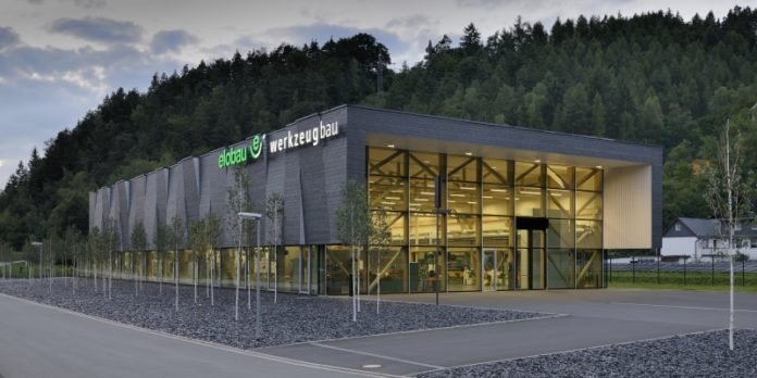 aufmacherbild © elobau GmbH & Co. KG Firmengelände im baden-württembergischen Leukrich: Der Mittelständler stellt Sensoren für den Fahrzeugbau und die Industrie her.
