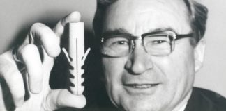 Der Erfinder: Artur Fischer mit dem berühmten Spreizdübel, den er 1958 patentieren ließ.