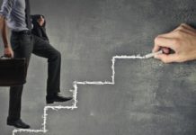 Nutzen eines Beirats bei der Unternehmernachfolge Wie weit lässt der Senior den Junior nach oben? Die Stufen der Nachfolge sind oftmals nicht leicht zu meistern.