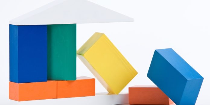 Beitragsbild © Light Impression - stock.adobe.com Bausteine stabilisieren: Sale-and-lease-back als Finanzierung ist unabhängig von der Bonität und eignet sich damit in Krisensituationen.