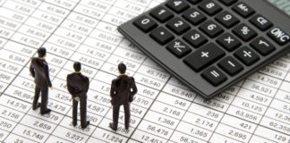 Blick auf die Zahlen: Beim außergerichtlichen Sanierungsverfahren ist wichtig, dass sie nicht nur finanzwirtschaftlich vorgenommen wird.