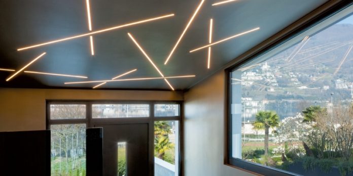 LED-Deckenleuchte von MBN: Design für lineare Lichtanwendungen.