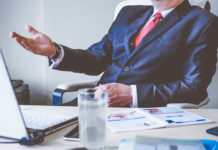 Loslassen! Wie der Führungswechsel in Familienunternehmen klappt