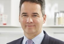 Vincent Warnery wird Vorstandsvorsitzender von Beiersdorf Vincent Warnery (52) wurde vom Aufsichtsrat der Beiersdorf AG mit Wirkung zum 1. Mai 2021 zum neuen Vorstandsvorsitzenden ernannt.