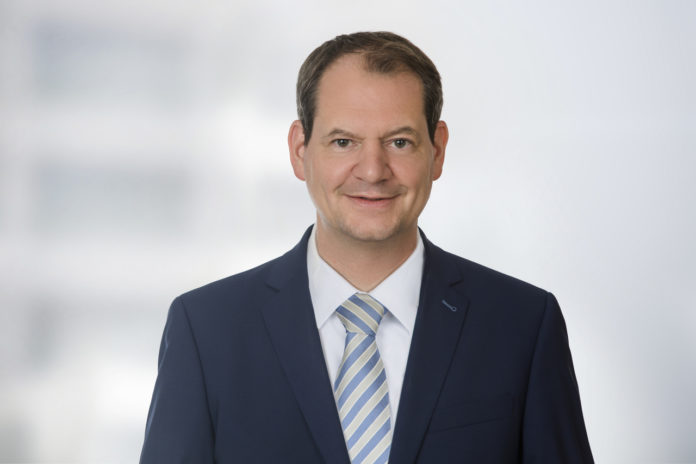 Weber_frontal_Easy-Resize.com Sarik Weber verantwortet als neuer Leiter das Competence Center „Digitale Transformation“ bei Dr. Wieselhuber & Partner (W&P).