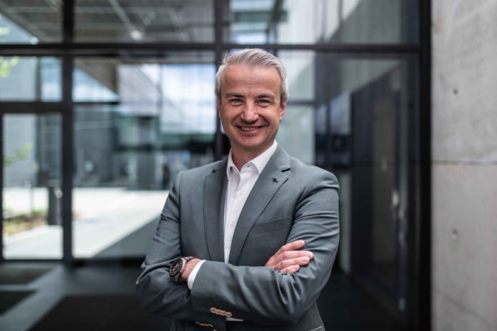 Small RGB-DSC07656 Mit Wirkung zum 1. Juli 2021 hat Michael Samtleben die Geschäftsführung der Trumpf Werkzeugmaschinen Teningen GmbH übernommen.