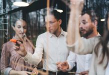 Krankheitskosten belasten Arbeitgeber schwer Mehr als 100.000 Mitarbeiter investierten 2021 in ihr Unternehmen, das aktuell einen Börsenwert von mehr als 120 Mrd. EUR bringt.