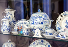 Höchster Porzellanmanufaktur wird verkauft Der Insolvenzverwalter der traditionsreichen Höchster Porzellanmanufaktur, Frank Schmitt von Schultze & Braun, und das Land Hessen haben sich auf eine Übernahme der Vermögenswerte der insolventen Höchster Porzellanmanufaktur 1746 GmbH geeinigt. Die Hochschule für Gestaltung Offenbach (HfG) wird den Betrieb der zweitältesten Porzellanmanufaktur Deutschlands mit einem neuen Konzept weiterführen und damit das handwerkliche und künstlerische Know-how für Forschung und Lehre nutzen. Geplant ist die Gründung eines „Institute for Advanced Material Studies“.