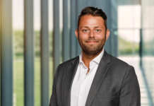 Fabian Hammer neu bei Falkensteg Der Real Estate-Experte Fabian Hammer ist Anfang Juli zur Unternehmensberatung Falkensteg gewechselt. Der 30-Jährige ergänzt das Real Estate-Team um Falkensteg-Partner Christian Alpers und übernimmt als Director die Leitung des Hamburger Standortes. Erst im November vergangenen Jahres hatte Falkensteg sein sechstes Büro in der Hansestadt eröffnet, um mit der Erweiterung die angestammten Geschäftsfelder Corporate Finance (Distressed M&A, Debt Advisory), Restrukturierung und Real Estate näher an Kunden und Investoren im norddeutschen Raum zu bringen. „Diese Expansion soll mit Fabian Hammer noch mehr Fahrt aufnehmen. Mit seiner Expertise in der Immobilienwirtschaft und M&A, seiner fokussierten Kundenorientierung sowie seinem ausgeprägten Netzwerk wird er den Bereich deutlich voranbringen“, sagt Christian Alpers, Leiter Falkensteg Real Estate.