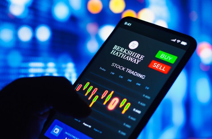 Forschung der vielfältigen Investmentstrategien börsennotierter Beteiligungsunternehmen. Von Buy and Hold bis Buy and sell.