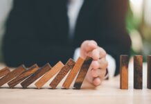 In Krisenzeiten müssen Mittelständler und Familienunternehmer neue Finanzierungswege finden. André Knöll teilt innovative Ansätze.