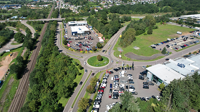 Die Autohaus Eifel Mosel Holding AG wurde vor mehr als 70 Jahren gegründet und verkauft inzwischen 7500 Autos jährlich