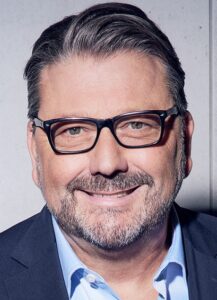 Die Deutsche Beteiligungs AG aus Frankfurt investiert in mittelständische Unternehmen und initiiert Private-Equity-Fonds. Interview mit Weber.
