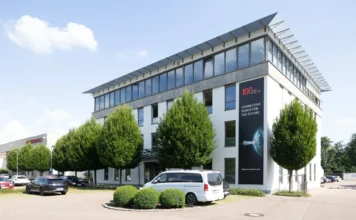 Pfisterer: Börsenerfolg mit Substanz Die Pfisterer Holding SE (ISIN: DE000PFSE212), ein internationales Technologieunternehmen, berichtet über ein starkes erstes Quartal 2025.