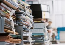 Weniger Bürokratie für KMU durch Praxischecks Unternehmen beklagen oft übermäßige Belastungen durch Bürokratie, deshalb testet die Bundesregierung Praxischecks.