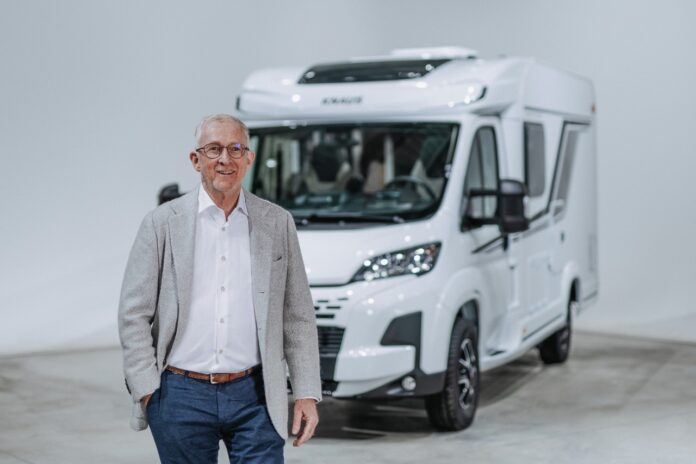 master Der Aufsichtsrat der Knaus Tabbert AG hat den Vertrag mit CEO Wim de Pundert bis zum Ende der Hauptversammlung in 2026 verlängert.