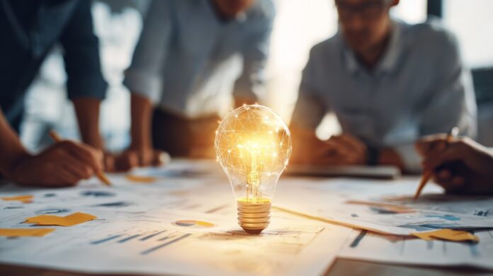 Light bulb teamwork brainstorming innovation creativity business meeting idea planning office concept collaboration glowing inspiration group Mit formicon startet Triton über den Mittelstandsfonds II eine neue Plattform für integrale Architektur- und Ingenieurplanung.