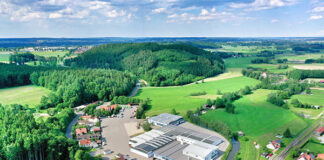 Investor aus der Region übernimmt Displayhersteller Fluhr Werksgelände Fluhr Displays