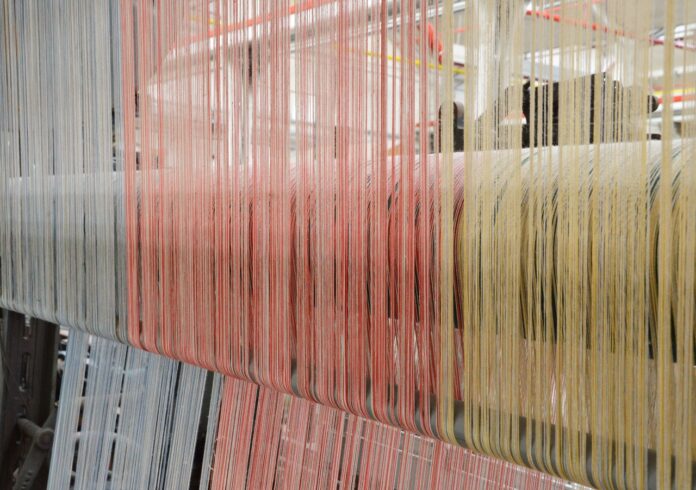 bunte Fäden, Textilmaschine Die Huixing Machine Co., Ltd. Shishi, übernimmt den insolventen Hersteller von Rundstrick- und Flechtmaschinen Mayer & Cie.