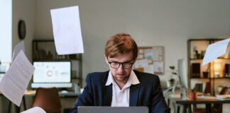 Jeder dritte verliert 28 Arbeitstage durch ineffiziente Prozesse