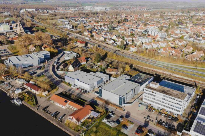 BW_Für Kunden aus der Automobilindustrie werden Hochvoltbatterien getestet_03