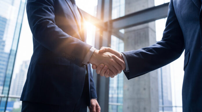 Professional business men shaking hands, symbolizing successful partnership, a new agreement, and trust. Mutares verkauft Redo Oy an die Invex Group und stärkt mit der Transaktion die strategische Entwicklung des Sanierungsdienstleisters.