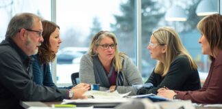 Nur jedes dritte Familienunternehmen hat eine Familienverfassung Familienverfassung stärkt Zusammenhalt, Governance und Nachfolge in Familienunternehmen und schafft klare Regeln für Eigentümer.