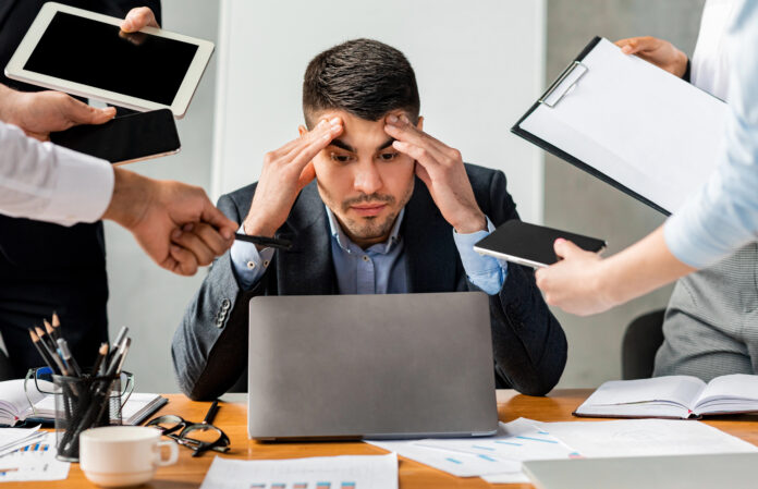 Büro: Eine YouGov-Studie zeigt, warum Beschäftigte mehr Ruhe, bessere Arbeitsbedingungen und neue Konzepte für den Arbeitsplatz erwarten.