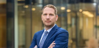 Greiner ernennt neuen Finanzvorstand ab 2027 Greiner stellt die Führung neu auf: Thomas Scheurecker wird 2027 CFO, Hannes Moser wechselt in die Stiftung, CEO Saori Dubourg bleibt im Amt.