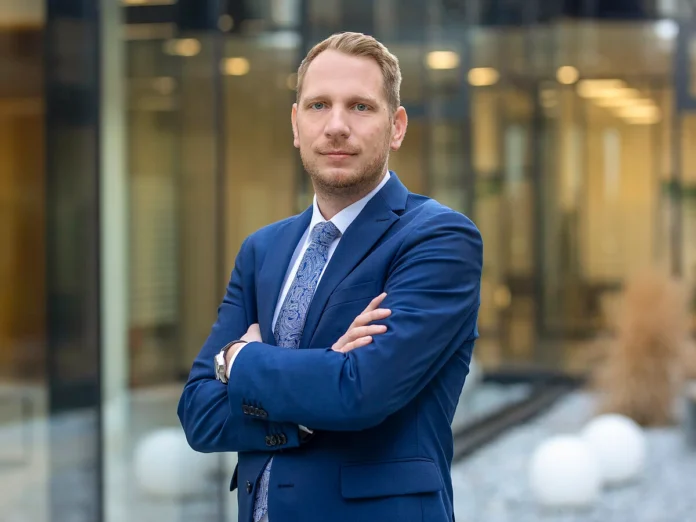 csm_Thomas_Scheurecker__c_Silvia_Wittmann_0aa6ee7d3f Greiner stellt die Führung neu auf: Thomas Scheurecker wird 2027 CFO, Hannes Moser wechselt in die Stiftung, CEO Saori Dubourg bleibt im Amt.